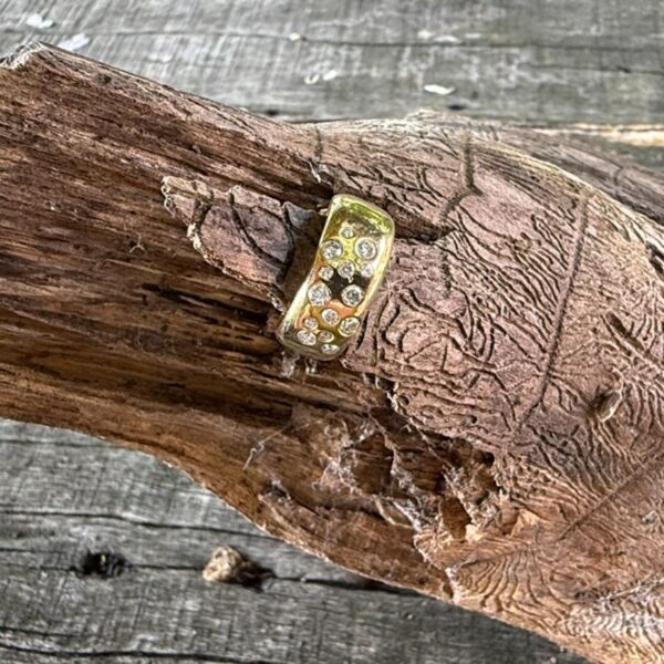 18ct-gold-ring-court-moissanite-flush set-sandrakernsjewellery 18ct-gold-ring-court-moissanite-flush set-sandrakernsjewellery