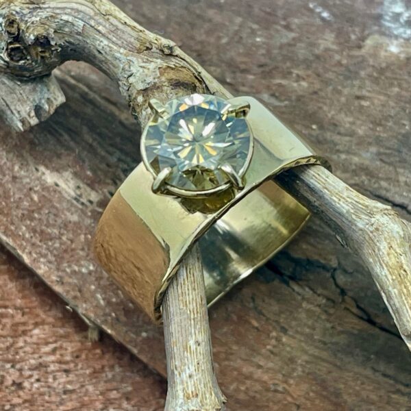 champagne-moissanite-ring-gold-top-sandrakernsjewellery champagne-moissanite-ring-gold-top-sandrakernsjewellery