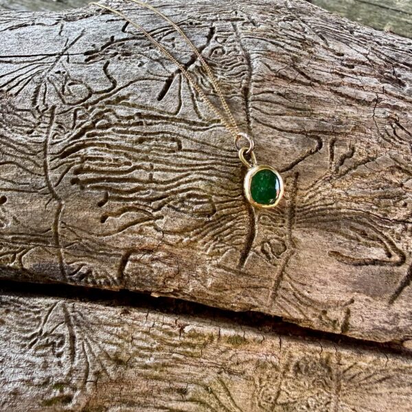 emerald-9ct gold-pendant-chain-green-sandrakernsjewelllery