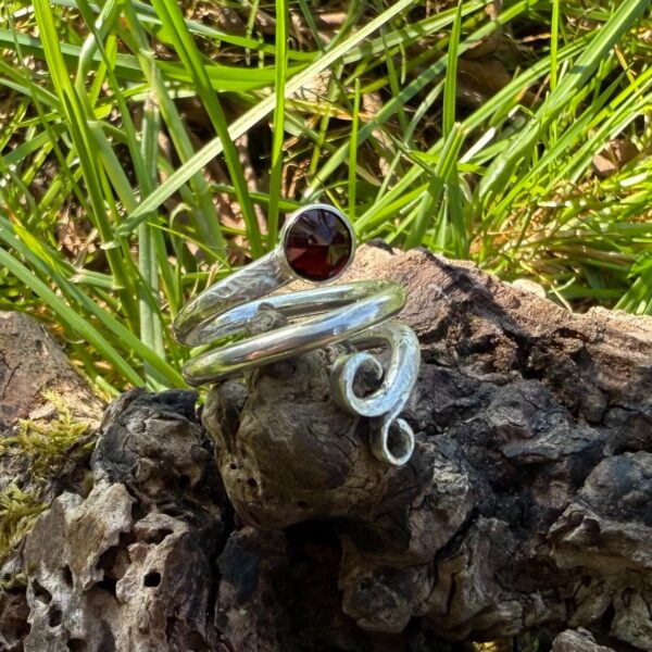 garnet-ring-silver-twist-side-sandrakernsjewellery