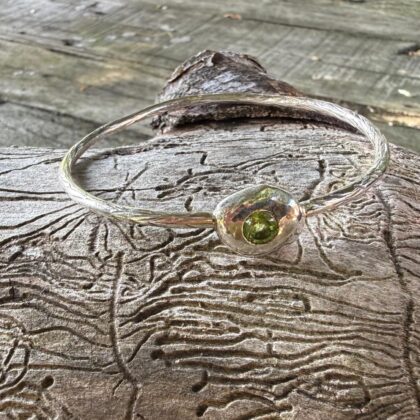 peridot-silver-bangle-flush set-faceted stone-side-sandrakernsjewellery